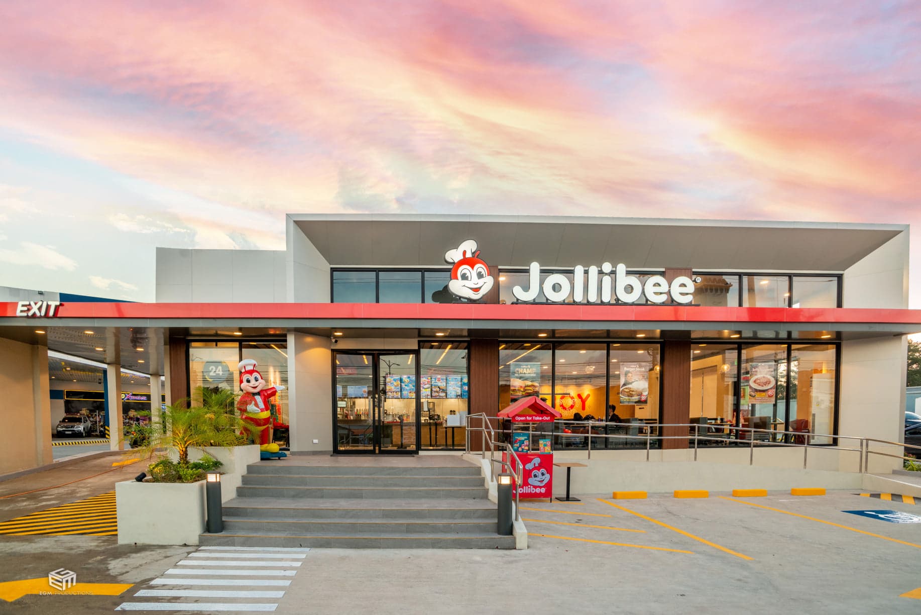 Jollibee's Growth: The Recipe To Brand-building Success 